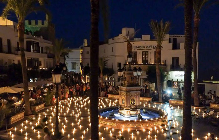 Noche de Velas en Plaza España